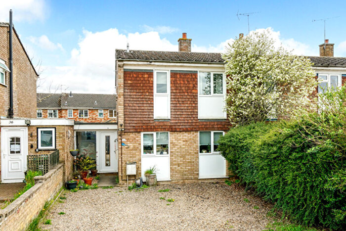 3 Bedroom Semi-Detached House For Sale In Yardley Avenue, Pitstone, Leighton Buzzard, LU7