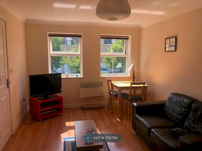 2 Bedroom Flat To Rent In Navigation Drive, Bradford, BD10