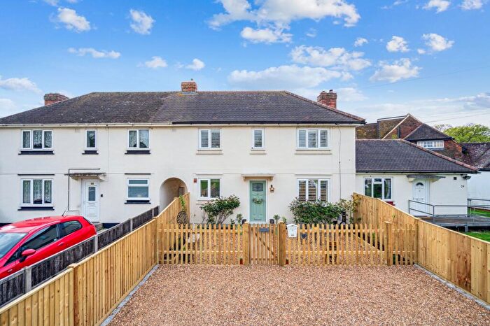 3 Bedroom Semi-Detached House For Sale In Gaviots Green, Gerrards Cross, SL9