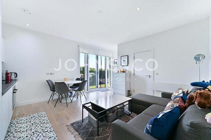 1 Bedroom Flat To Rent In Apt Parkview, Brentford, London, TW8