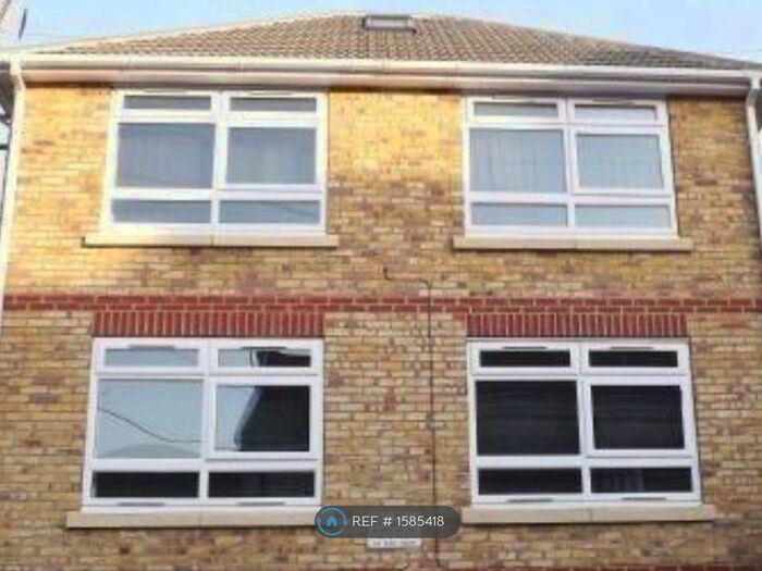 2 Bedroom Flat To Rent In William Street, Sittingbourne, ME10