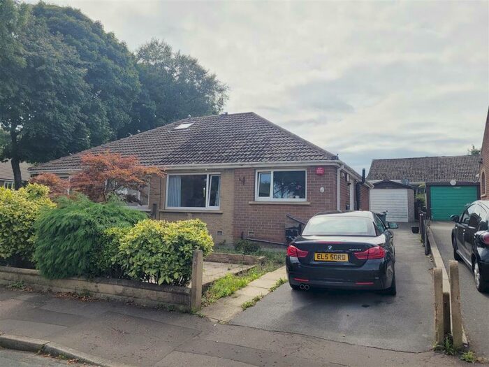 2 Bedroom Semi-Detached Bungalow To Rent In Chiltern Avenue, Oakes, Huddersfield, HD3