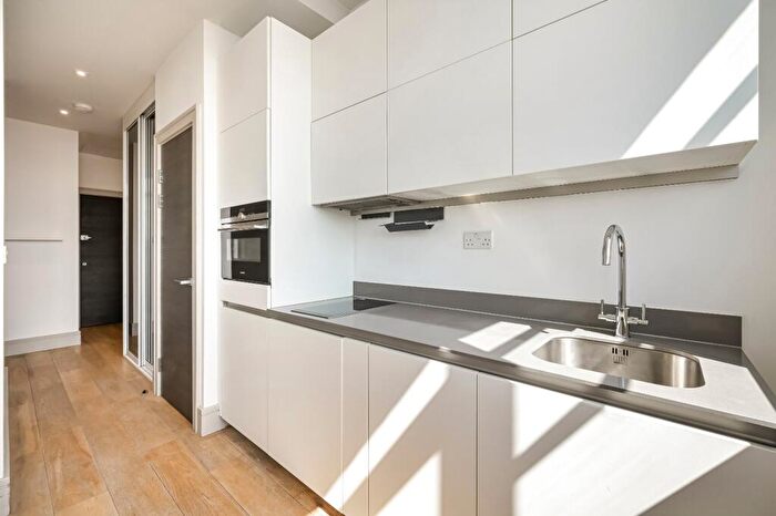 Apartment To Rent In Philpot Street, London, E1