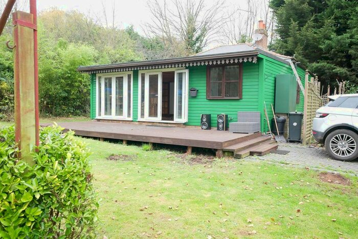 2 Bedroom Cottage To Rent In Cattlegate Road, Enfield EN2