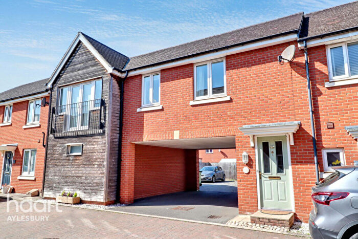 2 Bedroom Coach House For Sale In Oxpen, Aylesbury, HP18