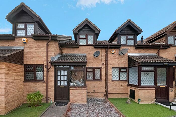 1 Bedroom Terraced House For Sale In Westlake Close, Hayes, UB4