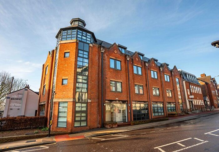 2 Bedroom Apartment For Sale In London Road, St. Albans, Hertfordshire, AL1