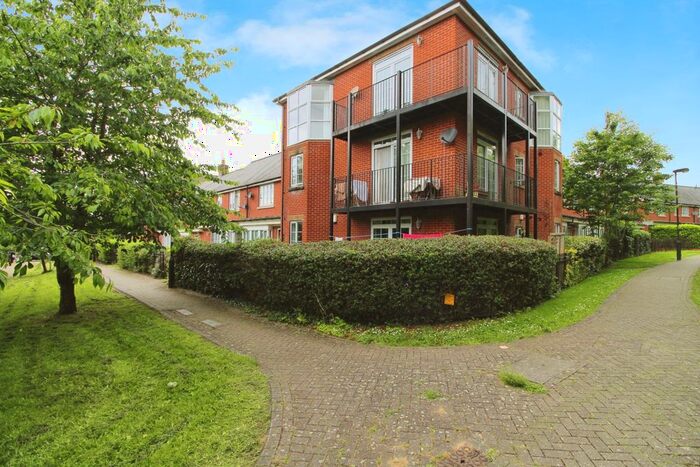 2 Bedroom Flat To Rent In Hodgkins Mews, Stanmore, HA7