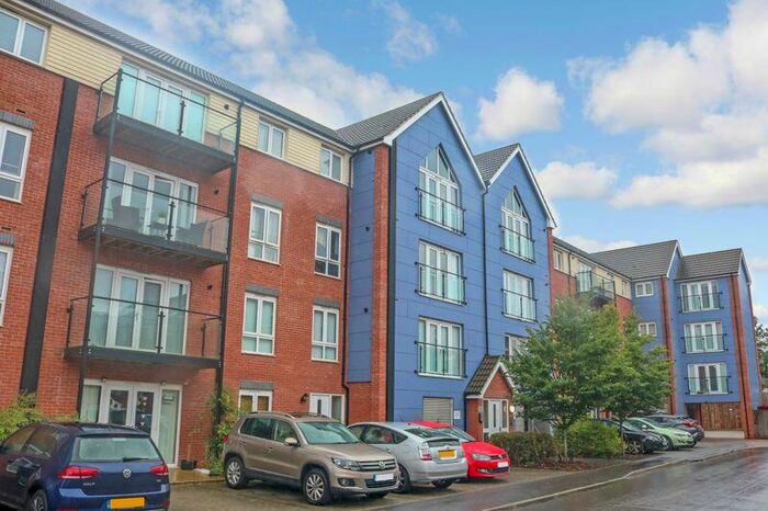 2 Bedroom Flat For Sale In Chadwick Road, Langley, SL3