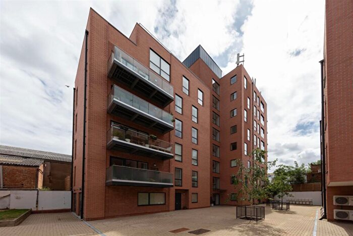 2 Bedroom Apartment For Sale In Cunard Apartments, Walthamstow, E17