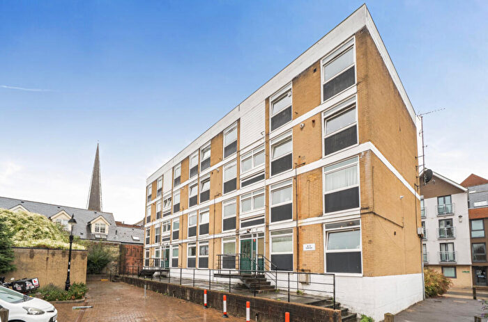 4 Bedroom Maisonette For Sale In Castle Way, Southampton, Hampshire, SO14