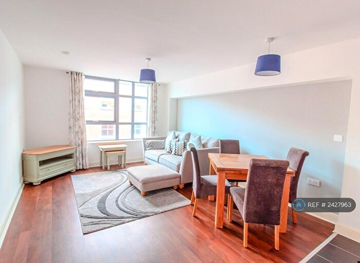 2 Bedroom Flat To Rent In Lion Court, Birmingham, B18