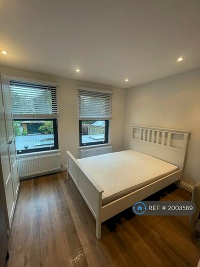 Studio To Rent In North Finchley, London, N12