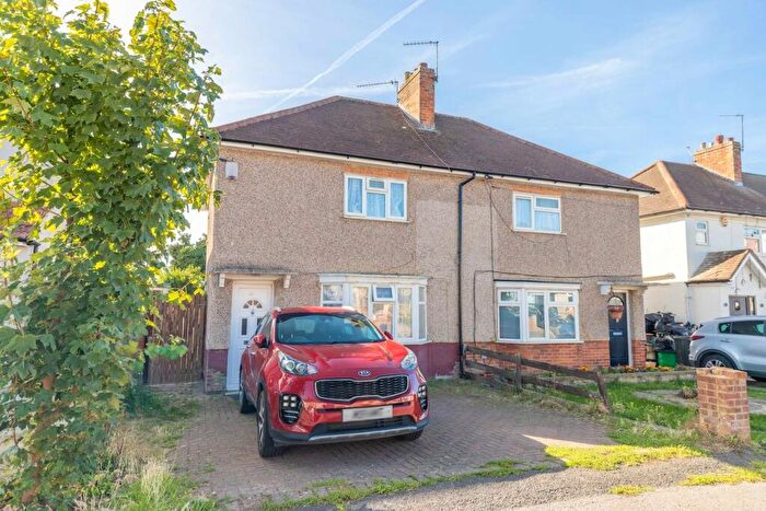3 Bedroom Semi-Detached House For Sale In Faraday Road, Slough, SL2