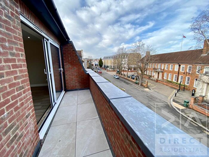 2 Bedroom Flat To Rent In The Parade, Epsom, KT18
