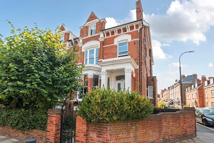 2 Bedroom Flat To Rent In Priory Road London, NW6