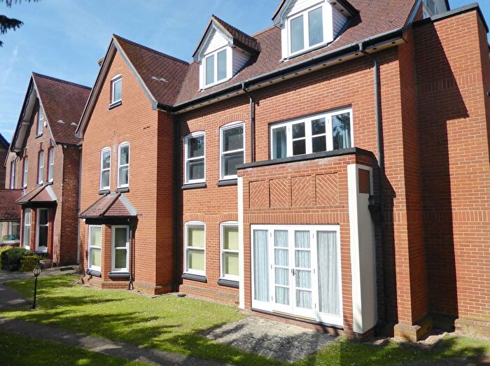 2 Bedroom Flat To Rent In Old Dover Road, Canterbury, CT1