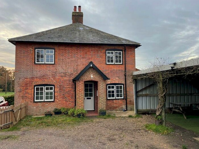 2 Bedroom Semi-Detached House To Rent In Spearywell, SO51