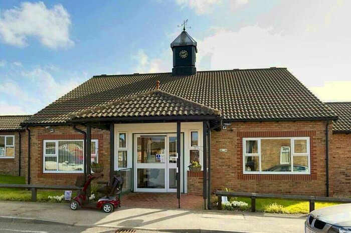 1 Bedroom Bungalow To Rent In Park Court, S63