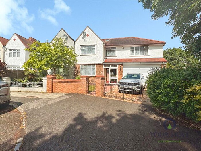 4 Bedroom End Of Terrace House For Sale In Roslin Way, Bromley, BR1