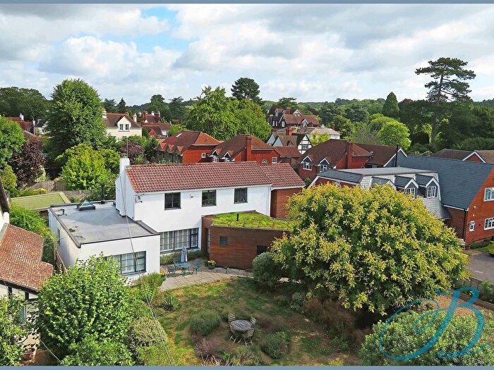 5 Bedroom Detached House For Sale In School Lane, Cookham Village, SL6
