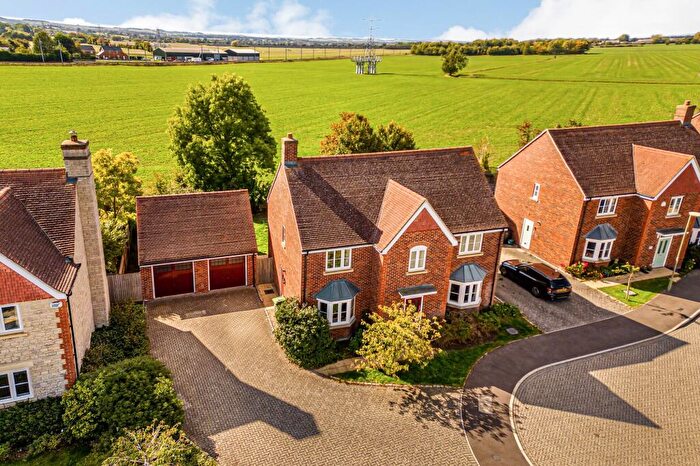 4 Bedroom Detached House For Sale In Milbank Way, Steventon, OX13