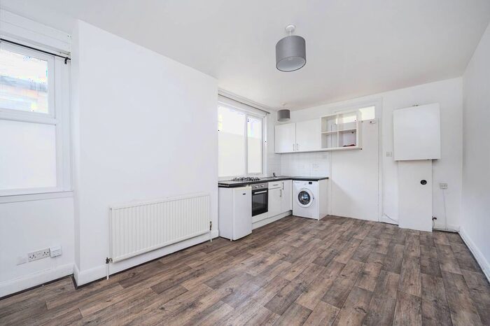 Studio To Rent In Myddleton Road, Bowes Park, London, N22