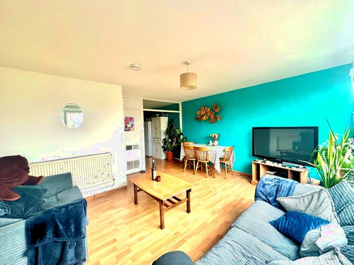 4 Bedroom Maisonette To Rent In Hitchin Square, E3