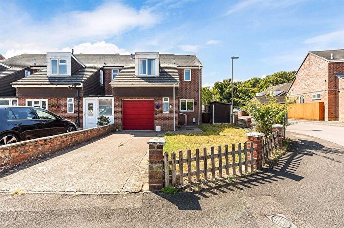 3 Bedroom End Of Terrace House For Sale In Gallaghers Mead, Andover, SP10