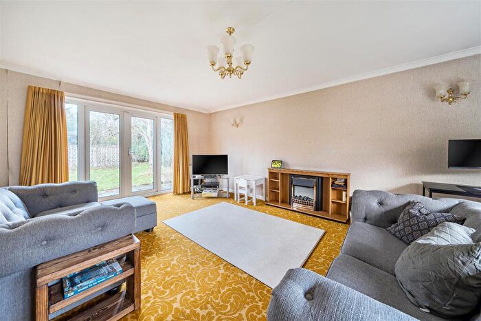 4 Bedroom Detached House For Sale In Guildford Lane, Woking, GU22