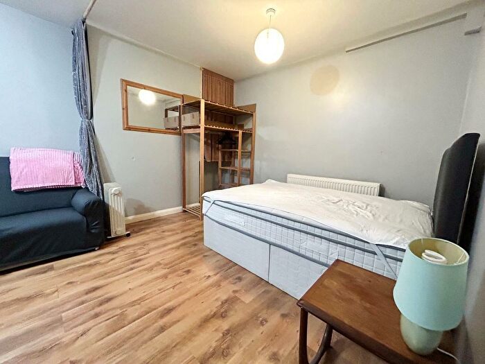 1 Bedroom Studio To Rent In Deeds Grove, High Wycombe, HP12