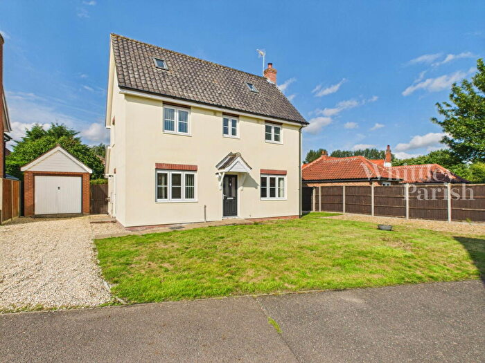 5 Bedroom Detached House For Sale In Waterside Gardens, Newton Flotman, NR15