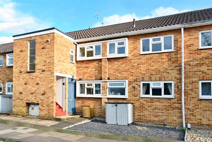 2 Bedroom Maisonette For Sale In Dolphin Close, Surbiton, KT6