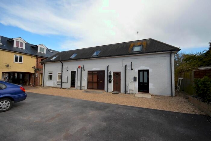 1 Bedroom Flat To Rent In South Street, Pennington, Hampshire, SO41