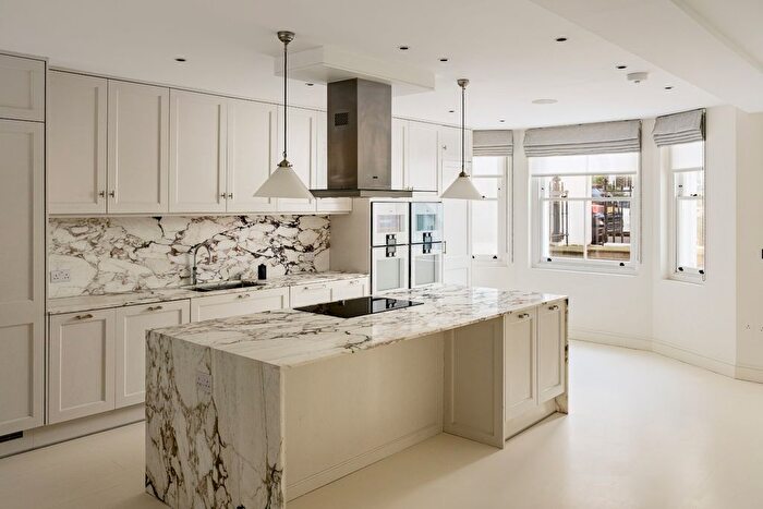 5 Bedroom Terraced House To Rent In Brunswick Gardens, Notting Hill, W8