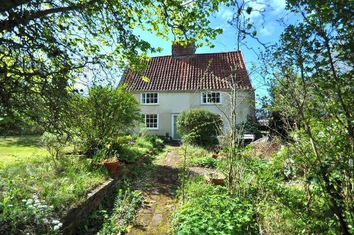 4 Bedroom Detached House For Sale In Edwards Lane, Bramfield, IP19