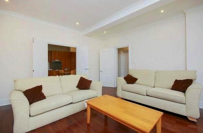 3 Bedroom Flat To Rent In Weymouth Mews, London, W1G