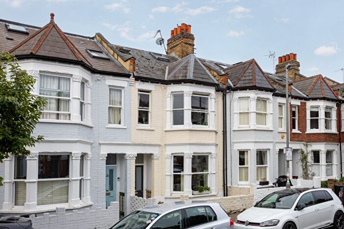 1 Bedroom Flat For Sale In Bendemeer Road, West Putney, SW15