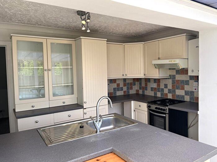 3 Bedroom End Of Terrace House For Sale In Northmoor, Wareham, BH20 - Photo 4