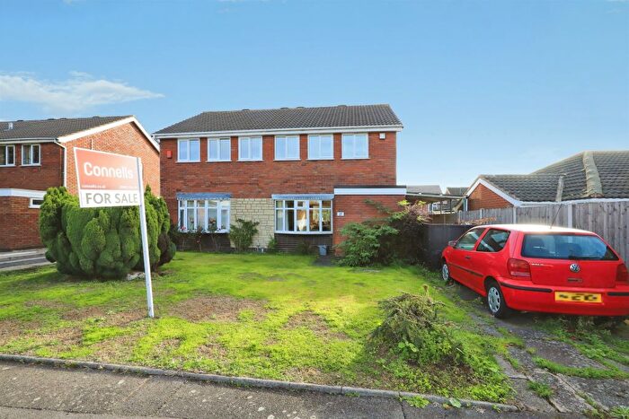 3 Bedroom Detached House For Sale In Wardlow Close, Goldthorn Hill, Wolverhampton, WV4