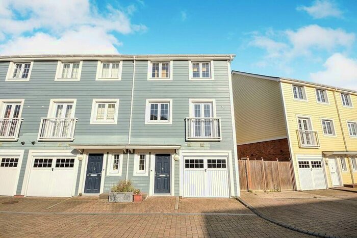 5 Bedroom Terraced House To Rent In Higham Avenue, Snodland, Kent, ME6