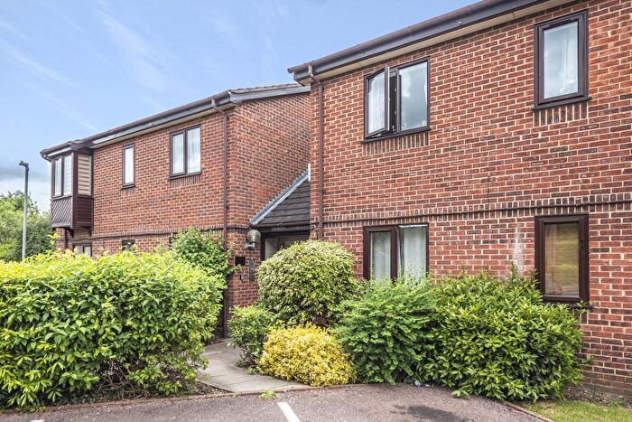 2 Bedroom Flat To Rent In Poets Chase, Aylesbury, HP21