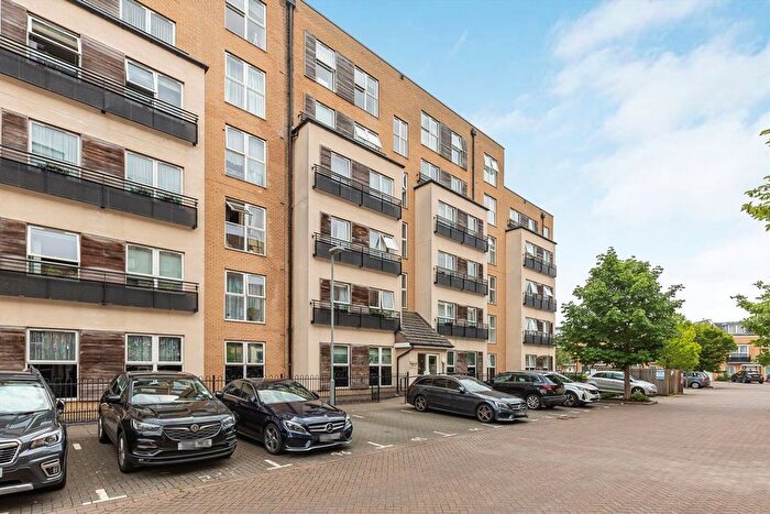 2 Bedroom Flat To Rent In Lanadron Close, Isleworth, TW7