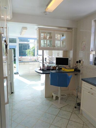 2 Bedroom Detached Bungalow To Rent In Athol Gardens, Pinner, HA5