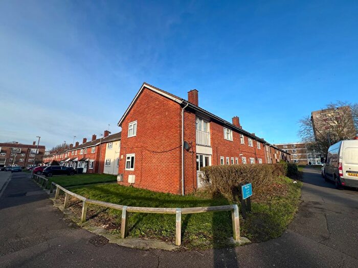 2 Bedroom Flat To Rent In Wedhey, Harlow, CM19