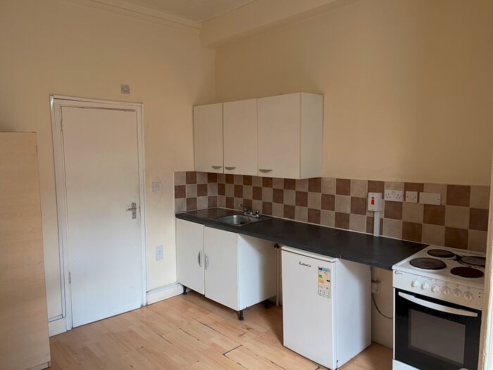 1 Bedroom Flat To Rent In Old Kent Road, Southwark, SE1