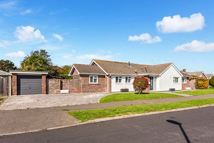 3 Bedroom Bungalow For Sale In Shrubbs Drive, Middleton-On-Sea, PO22
