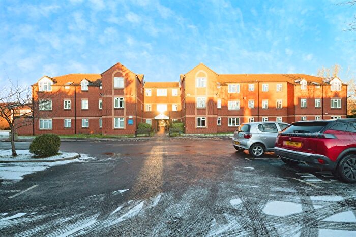 2 Bedroom Flat For Sale In Pembroke Way, Birmingham, B28