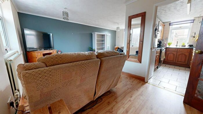 3 Bedroom End Of Terrace House For Sale In Carisbrooke, Southill, Weymouth, DT4
