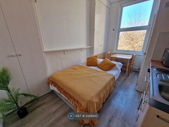 Studio To Rent In Boxley Road, Maidstone, ME14